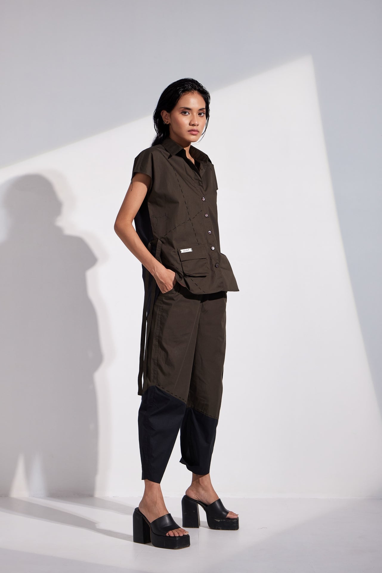 Sleeveless Shirt And Crop Pants Co-Ord Set