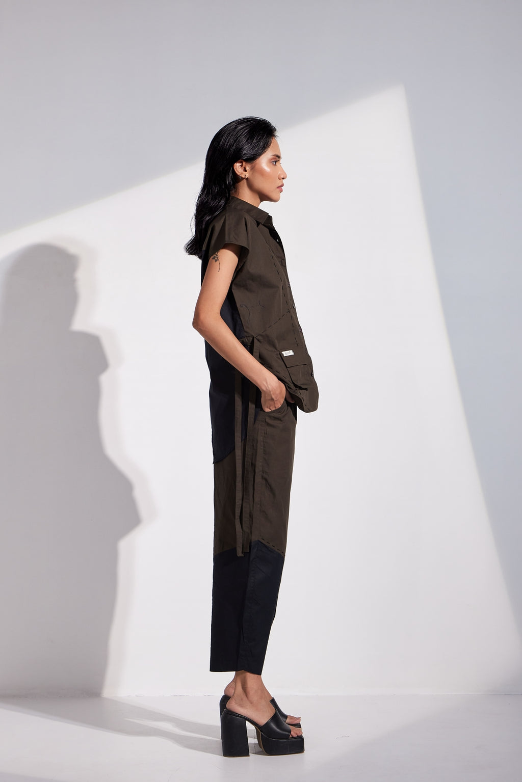 Sleeveless Shirt And Crop Pants Co-Ord Set
